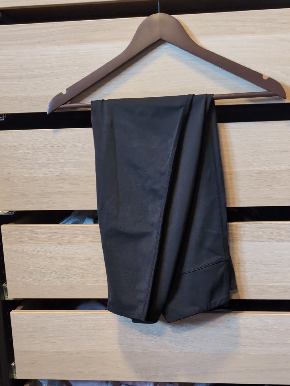 Black Women's Cropped Leggings - Sleek Everyday Leggings